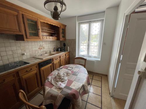 Kuchyň nebo kuchyňský kout v ubytování Maison 3 chambres pour 6 pers