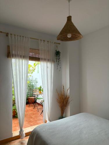 a bedroom with a bed and a view of a patio at Azahares Apartamento turístico in El Bosque