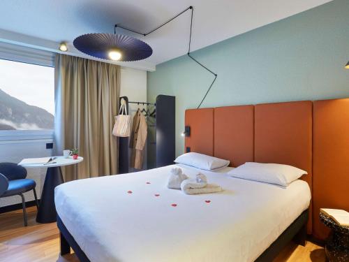 Postel nebo postele na pokoji v ubytování Ibis Sallanches Porte du MontBlanc
