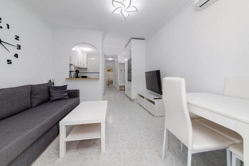 Calle Concordia 86, two bedroom apartment, up to 6 guests, near Del Cura beach,supermarket Mercadona and central bus station
