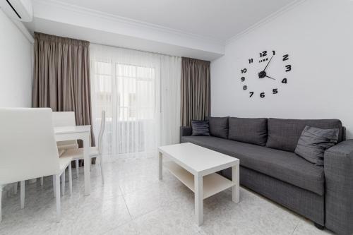 Posedenie v ubytovaní Calle Concordia 86, two bedroom apartment, up to 6 guests, near Del Cura beach,supermarket Mercadona and central bus station