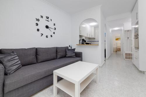 Calle Concordia 86, two bedroom apartment, up to 6 guests, near Del Cura beach,supermarket Mercadona and central bus station