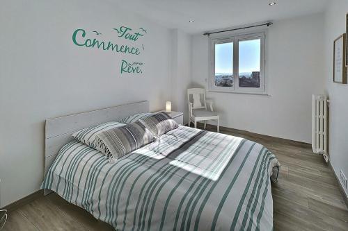 Photo de la galerie de l'établissement Le Voltaire - Balcon - 2 chb - 3 lits - 2 min Gare et cente-ville - Mon Groom, à Troyes