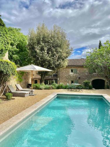 Photo de la galerie de l'établissement 18th century house in quiet hamlet with pool house, à Gordes