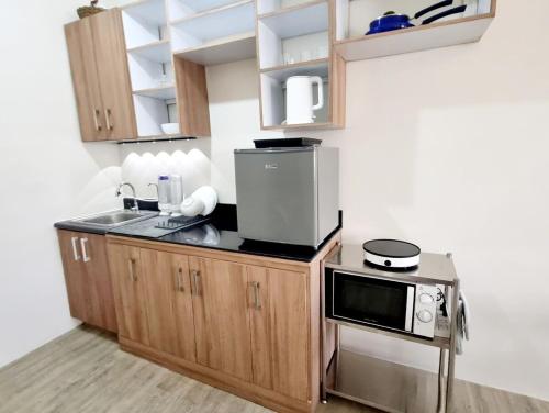 Η κουζίνα ή μικρή κουζίνα στο Joms Minimalist Crib Nuvali