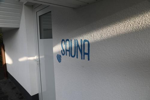 Certifikát, hodnocení, plakát nebo jiný dokument vystavený v ubytování Eine sehr gemütliche Dachgeschoß Ferienwohnung