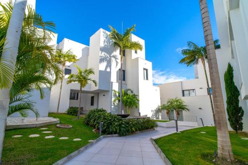 Royal Palm Luxe by Casasol