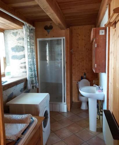 Photo de la galerie de l'établissement Le gîte du Dolmen de Touls, à Coltines