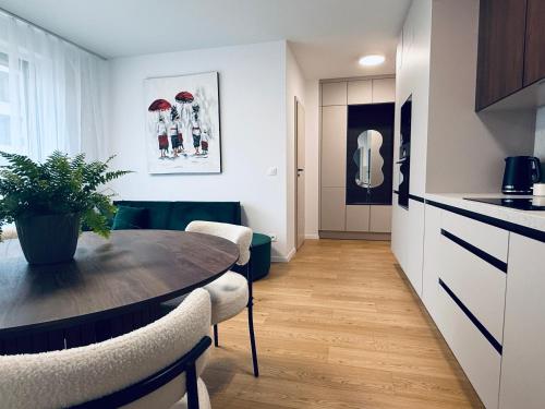 Nhà bếp/bếp nhỏ tại Luxury Apartment with Free Private Parking
