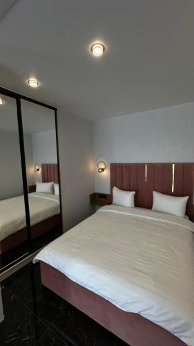 Postel nebo postele na pokoji v ubytování Exclusive apartment & ЖК Театральний ЦЕНТР& АВТОВОКЗАЛ ЖК Great House Обласна лікарня