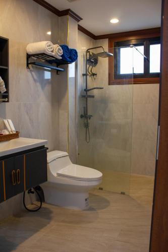 Un baño de Jindarin Villas