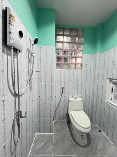 Ένα μπάνιο στο Boonyawat Apartment