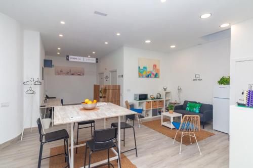 a kitchen and living room with a table and chairs at Moreno Rooms in Valencia
