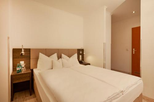 Letto o letti in una camera di H+ Hotel Nürnberg