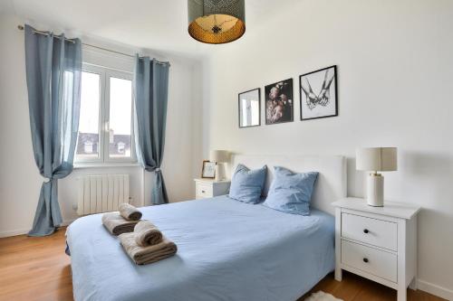 Ένα ή περισσότερα κρεβάτια σε δωμάτιο στο Lovely quiet 2 rooms close to center with balcony