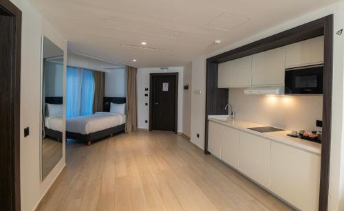 Postel nebo postele na pokoji v ubytování BOUMERDES PLAZA Hôtel & Spa