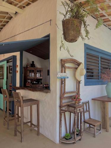 a room with chairs and a table and a mirror at Pousada La vida boutique in Icaraí