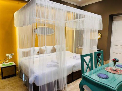 Ένα ή περισσότερα κρεβάτια σε δωμάτιο στο GA Plus Hotel in the heart of Cairo