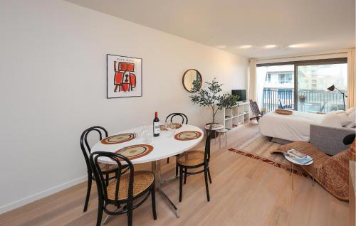 Ruang duduk di Beach Front Apartment In Oostende