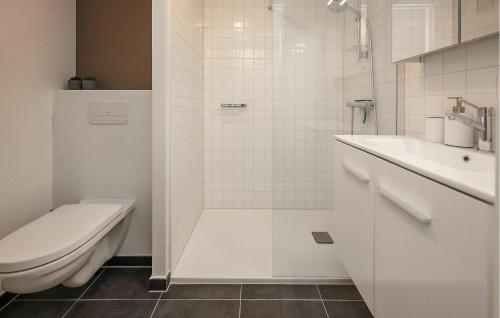 Bilik mandi di Beach Front Apartment In Oostende
