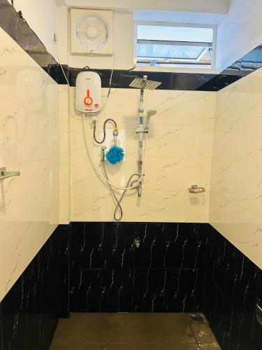 Bilik mandi di Asirima Villas