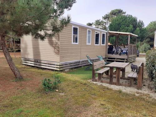 Mobil-home dans camping 5 etoiles en bord de plage