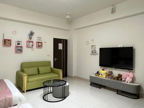 Sunshine Fonda Homestayにあるテレビまたはエンターテインメントセンター