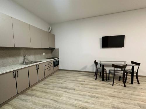 Η κουζίνα ή μικρή κουζίνα στο Апартаменти на Франка 1