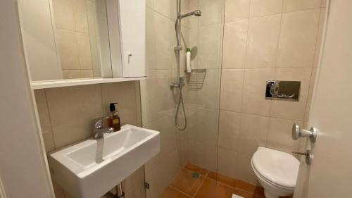 BEST - Studio Trindade with AC and Parking