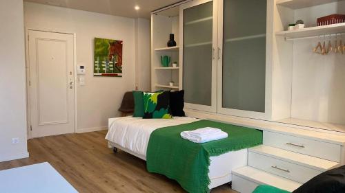 BEST - Studio Trindade with AC and Parking