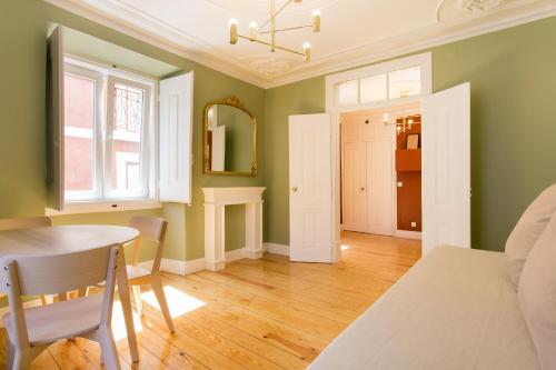 Historical Center, Large 2 Bedroom Apartment, Bright & Stylish
