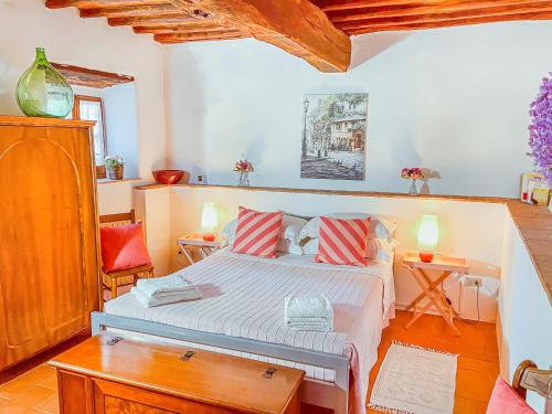 a bedroom with a bed in a room at Charming Tuscan Suite with Pool 2 to 5 persons Lamole Greve in Chianti in Greve in Chianti