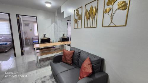 Χώρος καθιστικού στο 2-Bedroom, Fully-furnished Condo Unit in Cebu
