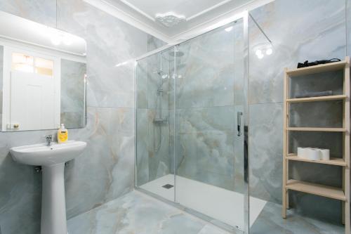 Historical Center, Large 2 Bedroom Apartment, Bright & Stylish