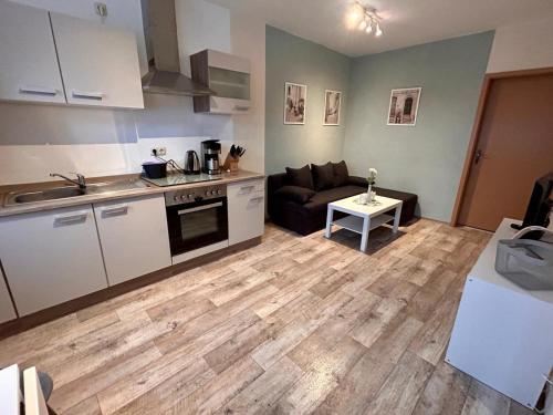 Kuchyň nebo kuchyňský kout v ubytování Ferienwohnung Sill Im Herzen Ostfrieslands