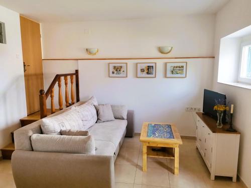 Posezení v ubytování Charming Traditional Townhouse - Holiday Home Kata