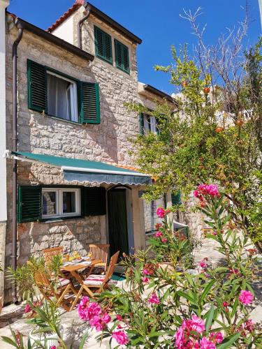 Charming Traditional Townhouse - Holiday Home Kata