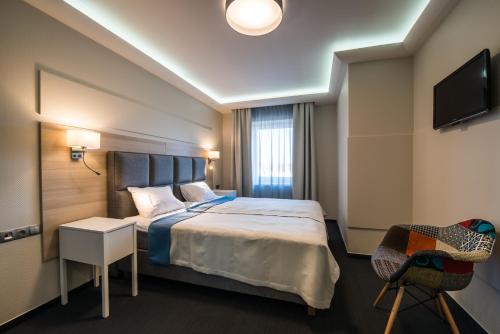 Giường trong phòng chung tại Amrita Hotel