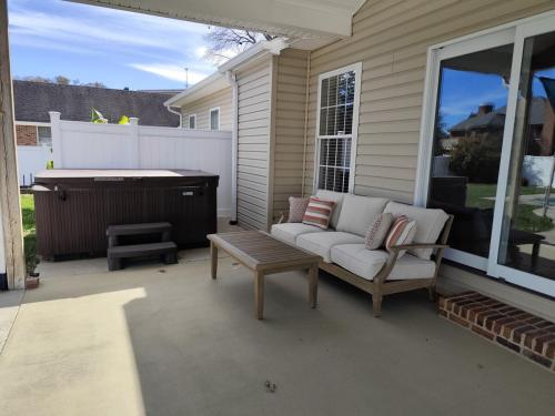 Gallery image of Charming Getaway with In-Ground Pool, Hot Tub Jacuzzi, and Cozy Firepit in Bristol