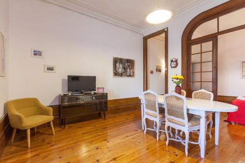 Downtown Classic Apartment