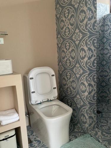 Ένα μπάνιο στο 3 BDR new town house in port Barton