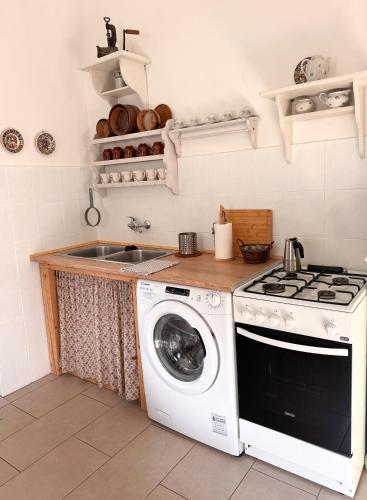 Η κουζίνα ή μικρή κουζίνα στο Halháza Erdészlak Apartman
