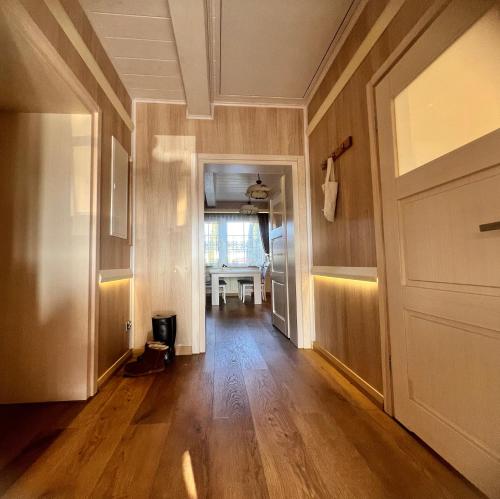 an empty hallway with a door and a dining room at Kraina Poraj in Kolonia Pętkowice