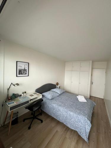 Chambre privée dans appartement femmes uniquement vue Tour Eiffel et piscine