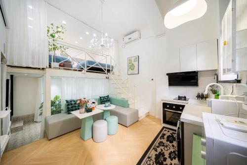 a kitchen and living room with a table in a room at 柃居 B&B - Jing'an Temple Branch in Shanghai