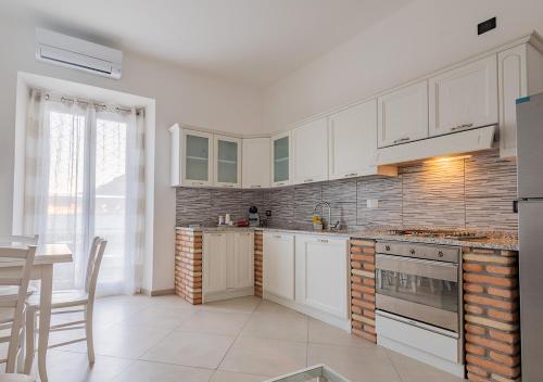 Kuchyň nebo kuchyňský kout v ubytování Appartamento a pochi minuti a piedi dalla spiaggia di Riva Trigoso - Sestri Levante - "Al Mare con noi"