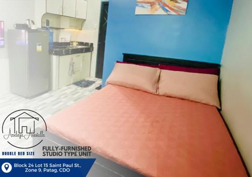 Katil atau katil-katil dalam bilik di Amplayo Apartelle Fully-Furnished Studio Type Apartment