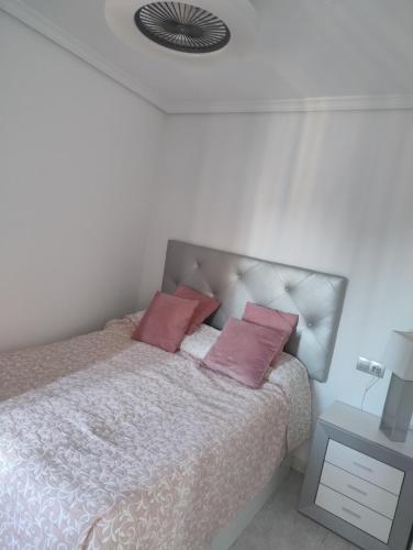 A bed or beds in a room at Apartamento Exclusivo en la Playa 9