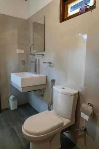Un baño de Nature Hub Econ Lodging