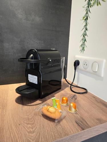 a toaster sitting on top of a wooden table with a sandwich at Oasis SpaLagon Chauffé climatisé Arena parc expo in Pérols